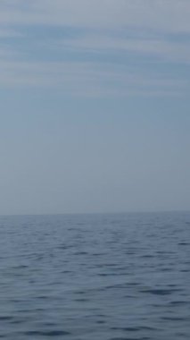 Yunanistan 'ın Paxos Adası' ndaki güzel bir körfezde yelkenliler. Yunanistan Korfu adası Pontikonisi bölgesi Korfu adasında uçakla uçuyor, Yunanistan