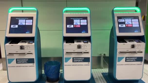 Kunden Stehen Schlange Geldautomaten Geld Abzuheben Bietet Schnelle Und Bequeme — Stockvideo