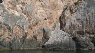 Yunanistan 'ın Paxos Adası' ndaki güzel bir körfezde yelkenliler. Yunanistan Korfu adası Pontikonisi bölgesi Korfu adasında uçakla uçuyor, Yunanistan