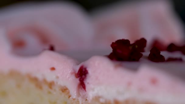 Макро Панорама Вниз Невеликій Групі Рожевого Зефірного Печива Прикрашеного Фіолетовим — стокове відео