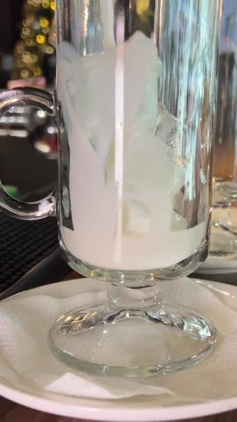 Süt Buzlu Soğuk Kahve — Stok video