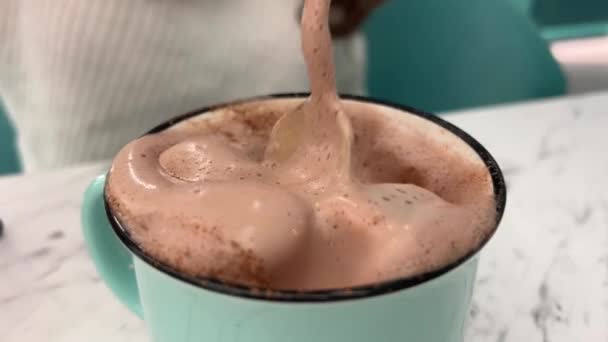 Delicioso Café Bebida Cacau Chocolate Quente Bebidas Frias Com Prato — Vídeo de Stock