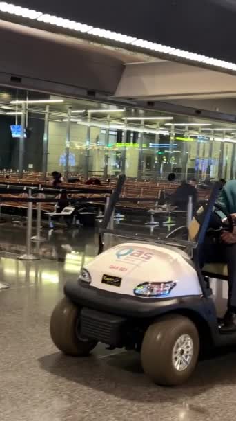 Personas Tiempo Real Doha Hamad Qatar Airways Qatar Aeropuerto Doha — Vídeo de stock