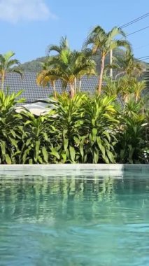 Otelde açık havuz. tatil köyü