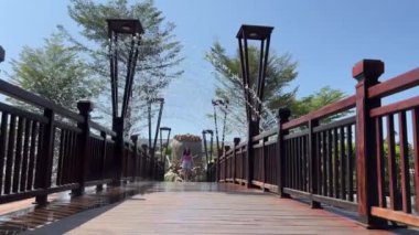 Vietnam Büyük Dünya Phu Quoc. VN, Kien Giang bölgesindeki ünlü eğlence, eğlence ve alışveriş merkezi. Venedik İtalya 'daki gibi renkli binalar Büyük Dünya' da
