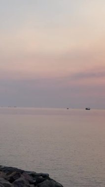 Phu Quoc Sonasea plajının cennet plajları. Hindistan Okyanusu 'nun batısında otellerin yakınında lüks bir tatil. Seyahat acentası doğanın güzelliği dinlenme sırasında eğil 