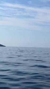 Zakynthos adasındaki Keri uçurumları, İyon denizi, Yunanistan. Zante 'deki güzel Akra Keri kayası. Zante Yunan adasında turkuaz deniz suyuyla deniz kıyısının hava aracı görüntüleri.. 