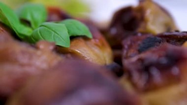 Karamelli elma soslu kaz ciğeri. Elmalı kaz