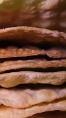 Kuru bisküvi, pide ya da kek katmanları