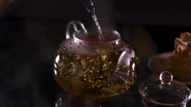 Limonlu ve naneli çaydanlık, naneli şeffaf çaydanlık, limon. Zencefil ve yeşil çay