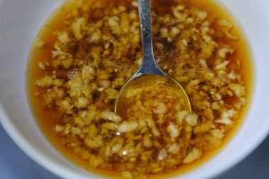 Soya soslu sarımsak. Balık soslu Vietnam yemeği.