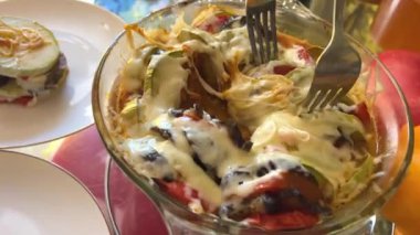 Domatesli, kabaklı ve zeytinli taze ev yapımı ratatouille. Sebzeli lazanya Ratatouille