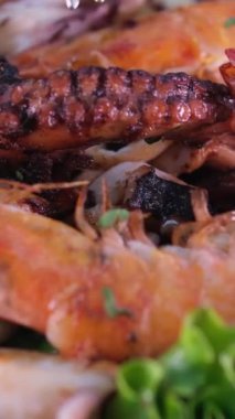 Deniz ürünleri salatası Tayland yemeği mutfağı. Yüksek kalite 4k görüntü