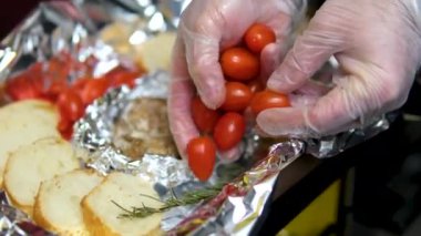 Domatesli camembert peyniri pişir. Yüksek kalite 4k görüntü