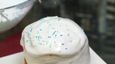 Paskalya pastaları için paskalya sosu. Paskalya için jelatin beyazı. Yumurta beyazıyla kaplanmış. Aşama aşama aşama. Geleneksel Paskalya yemeği ya da brunch. Süslü Paskalya yemeği