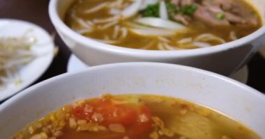 Karıştırılmış tavuk çorbası. Sıcak Yemek Geleneksel İtalyan Yemeği. Sebzeli Gourmet Dish. Haşlanmış haşlanmış tavuk çorbası. Sebze Çorbası. Vejetaryen Yemekleri 