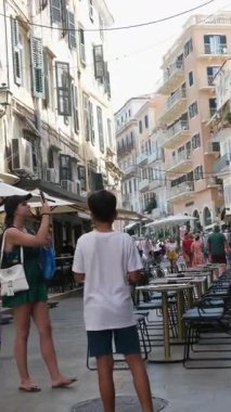 Yunanistan 'ın Korfu adasındaki eski Kerkira kasabasının panoramik manzarası. Ana şehir manzarası Aziz Spyridon Kilisesi 'nin çan kulesi, eski kale. Yunanistan Korfu 01.20.2025