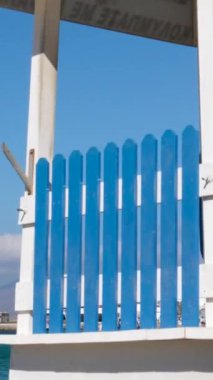 Sahil kulübelerinin olduğu İngiliz sahili manzarası. Yüksek kalite 4k görüntü