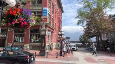 Skytrain Köprüsü Columbia İstasyonu 'ndan Surrey New Westminster' a. Skytrain istasyonu Westminster Canada Vancouver 03.08.2025