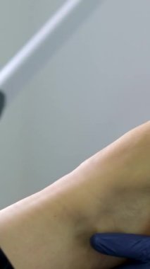 Refleksoloji Ayak Masajı. Ayak Spa Terapisti. Yüksek kalite 4k görüntü