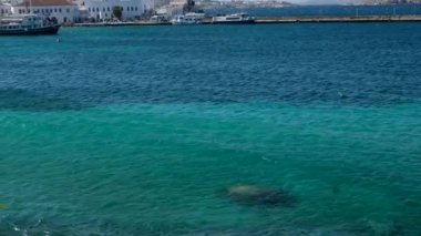 Yunanistan 'ın Mykonos' un kurduğu görüntüler, turkuazlar arasında egzotik bir ada olduğunu gözler önüne seriyor. Yüksek kalite 4k görüntü