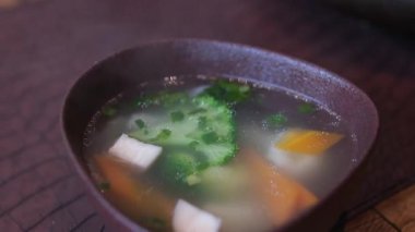 Çorba kasesi, karnabahar brokoli çiçekli havuç. Yüksek kalite 4k görüntü