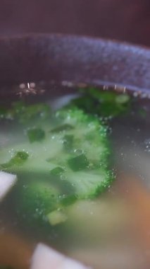 Çorba kasesi, karnabahar brokoli çiçekli havuç. Yüksek kalite 4k görüntü