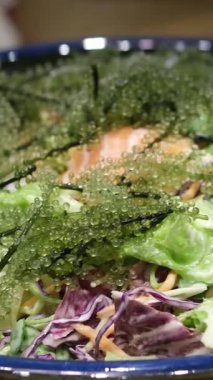 Japon wakame yosun chuka mayalanmış gıda. Hiyashi Wakame Chuka ya da deniz yosunu salatası ya da susam tohumlu yosun gibi detaylara yakından bakın. Üst Manzara. Deniz ürünleri arka planı.