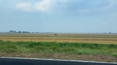 Yol manzarası ve yol manzarası, manzara ve arazi, araba penceresinden manzara. Yüksek kalite 4k görüntü