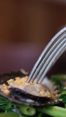 Morning Glory ile karıştırılmış midye. Yüksek kalite 4k görüntü