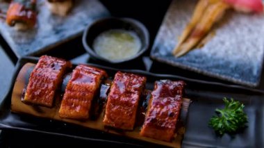 Japon leziz yılan balığı pirinçlerini yakından çek. Yüksek kalite 4k görüntü