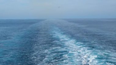 Kargo gemisinin uyanması. Yüksek kalite 4k görüntü