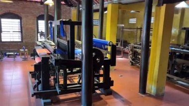 Turne kadınları kendi elleriyle ipek yapıyorlar, Vietnam Dangını.