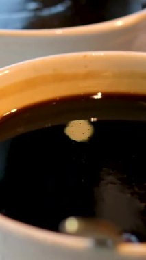 Geleneksel koyu soya sosu kasede. Yüksek kalite 4k görüntü