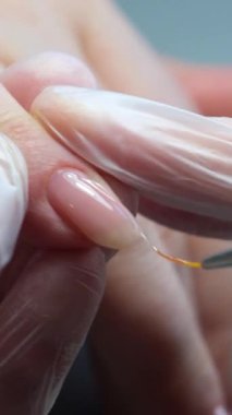 Renklere göre oje sürme manzarasını kapat. Yüksek kalite 4k görüntü