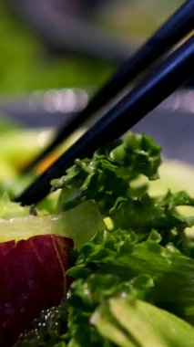 Karides salatası sebze ve kerevit restoranda. Yüksek kalite fotoğraf