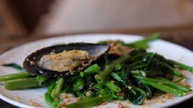 Morning Glory ile karıştırılmış midye. Yüksek kalite 4k görüntü