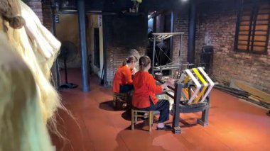 Vietnam 'ı ören tarihsel tekstil. Nehir kıyısında Danang. Gerçek hayat, 08.04.2025