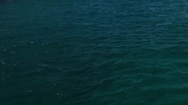 Mikonos Yunanistan 'ı, güzel Ege Denizi' ne karşı ikonik beyaz binalar ve kubbelerle baş döndürücü bir deneyim yaşayarak, manzaralı güzellik ve keşif aşıkları için mükemmel bir yer haline getirdi..