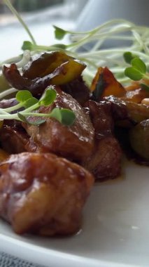 Java Erişte yumurtası, erişte, sebze, tavuk adı verilen geleneksel Java yemekleriyle kahvaltı. Yüksek kalite 4k görüntü