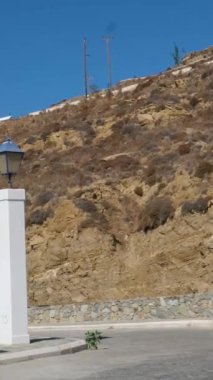 Mikonos Yunanistan 'ı, güzel Ege Denizi' ne karşı ikonik beyaz binalar ve kubbelerle baş döndürücü bir deneyim yaşayarak, manzaralı güzellik ve keşif aşıkları için mükemmel bir yer haline getirdi..