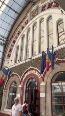 Moldova Cumhuriyeti 'nde meydandan manzaralı Chisinau tren istasyonu. Yüksek kalite 4k görüntü