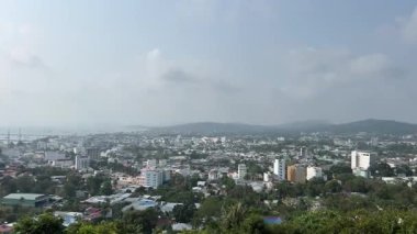 Sinematik koimbra, Portekiz, Avrupa, şehir manzarası, şehir, şehir, insansız hava aracı, manzara, şehir manzarası, tepeler, bulutlu gün, hava çekimi, seyahat, seyahat, tatil, turizm, turizm, sinema.