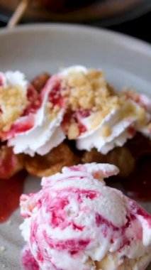 Pürüzsüz Fıstıklı Dondurma ve Fındık Ezmesi. Yüksek kalite 4k görüntü