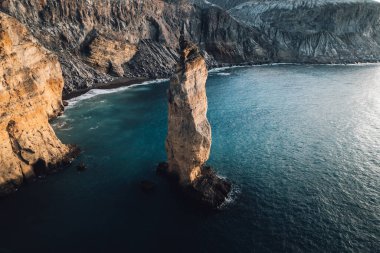 Volkanik Ada, Meksika. Yüksek kalite fotoğraf. Bir kayanın drone fotoğrafı 