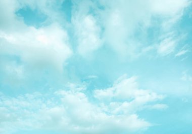 Sabahları gökyüzü ve kabarık bulut manzarası güne başlamak için inanılmaz sakinleştirici, gökyüzü ve kabarık beyaz bulut beni rahatlattı, gökyüzü ve kabarık bulut manzarası görkemli ve nefes kesici bir güzellik aldı.