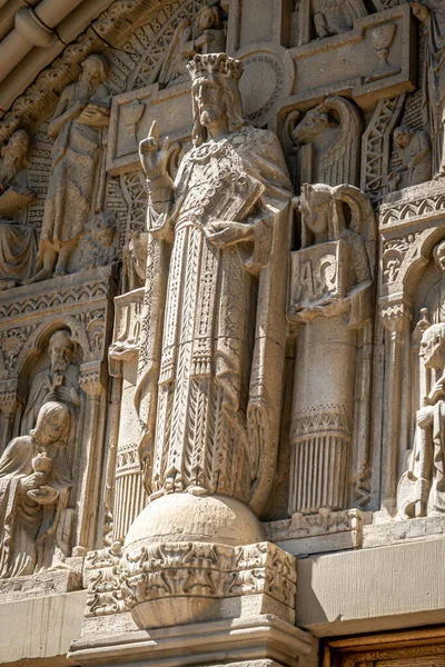 Tympanum Jesucristo Los Apóstoles Sobre Entrada Una Catedral Gótica — Foto de Stock
