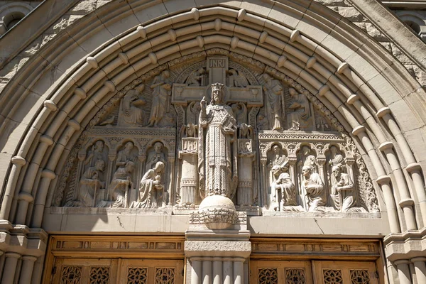 Tympanon Von Jesus Christus Und Den Aposteln Über Dem Eingang — Stockfoto