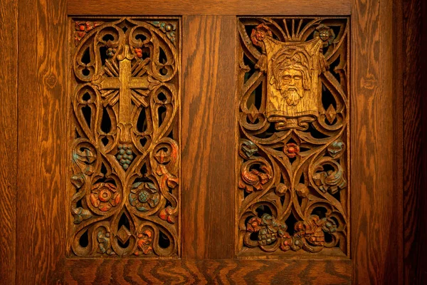 Dekorativ Ristning Jesus Kristus Dörren Till Katolsk Katedral Bekännelse Monter — Stockfoto