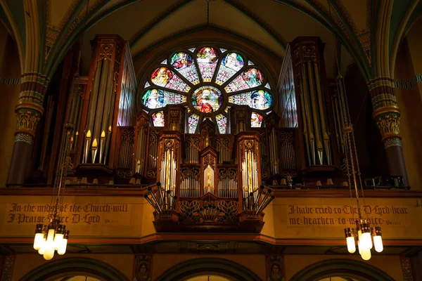 Órgão Tubulação Decorativo Sótão Uma Catedral Católica Gótica — Fotografia de Stock